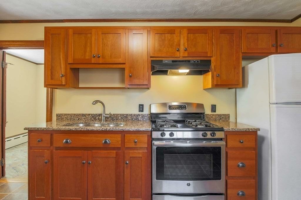 19 Hill St - Photo 7 of 28