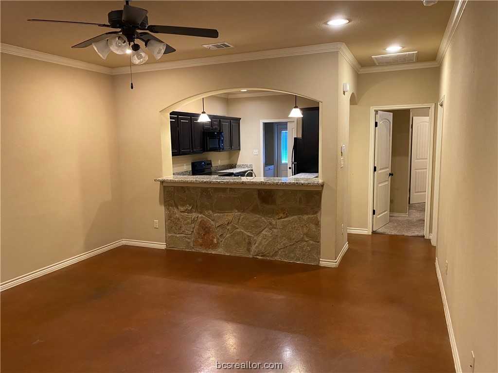 100 Knox Dr - Photo 3 of 50