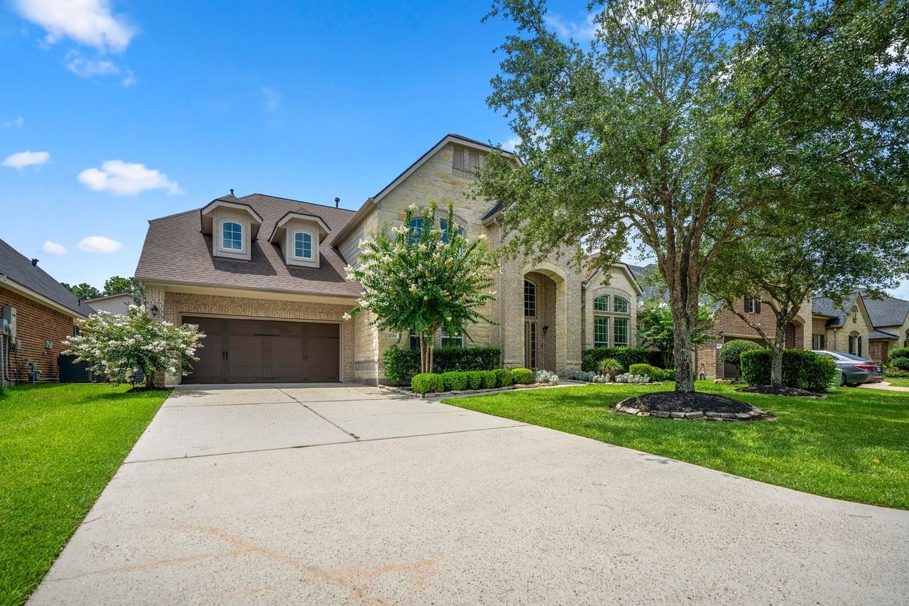 7711 Oak Moss Dr - Photo 2 of 40