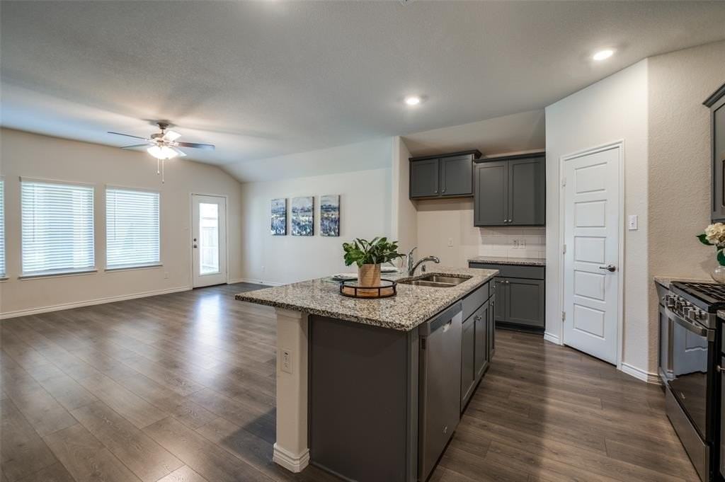 6409 Windsor Ln - Photo 4 of 20