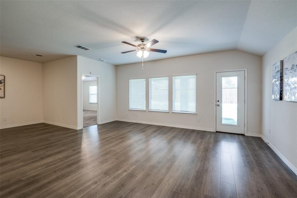 6409 Windsor Ln - Photo 6 of 20