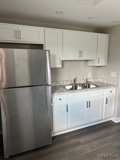 330 Mang Ave - Photo 3 of 10