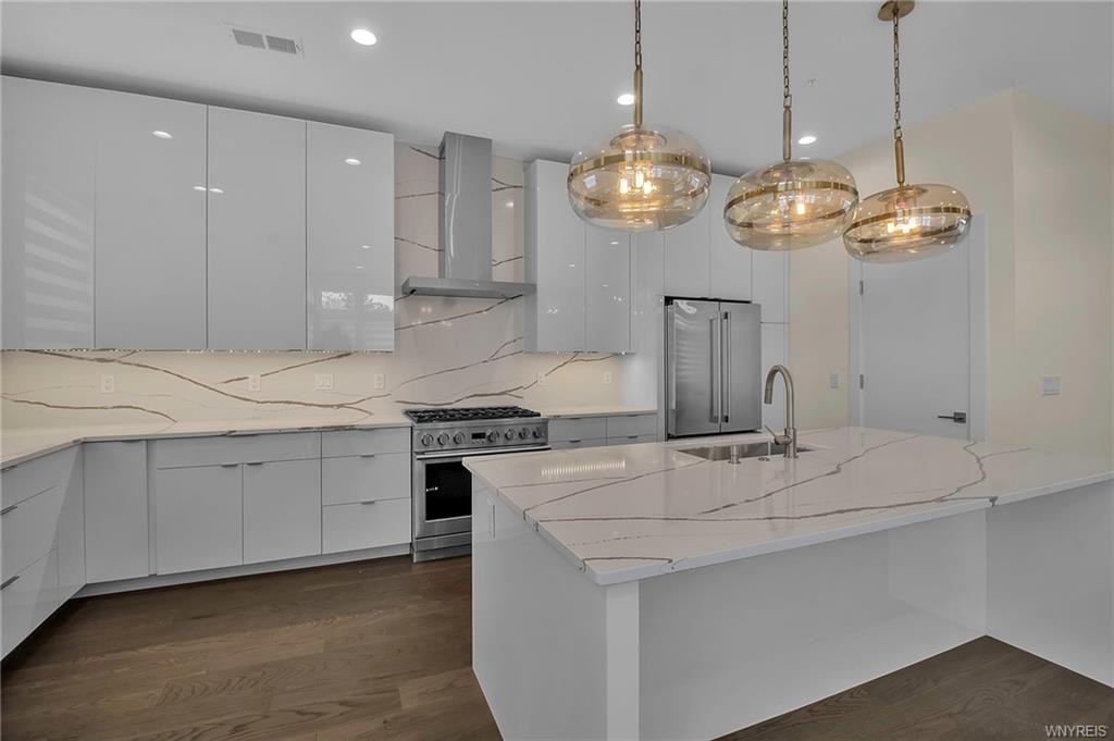 262 Lakefront Blvd - Photo 4 of 50