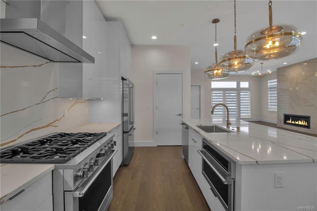 262 Lakefront Blvd - Photo 5 of 50