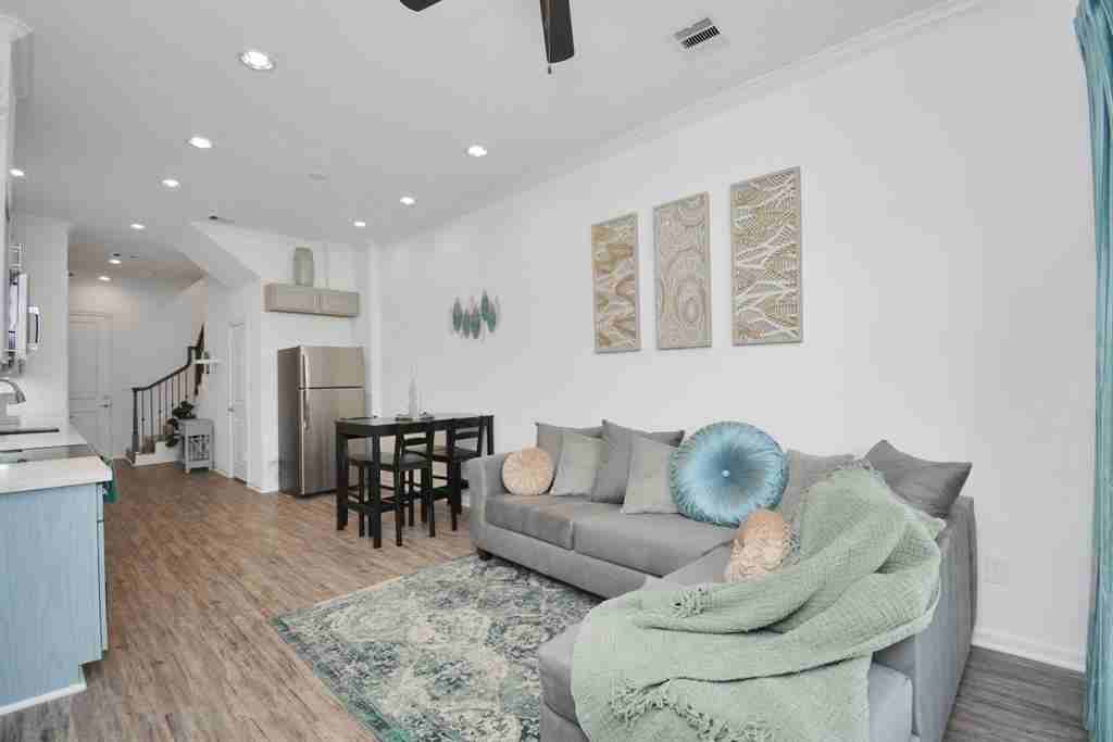 3235 Real St - Photo 3 of 26