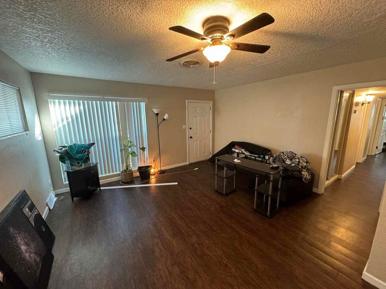 907 Acacia Way - Photo 2 of 10