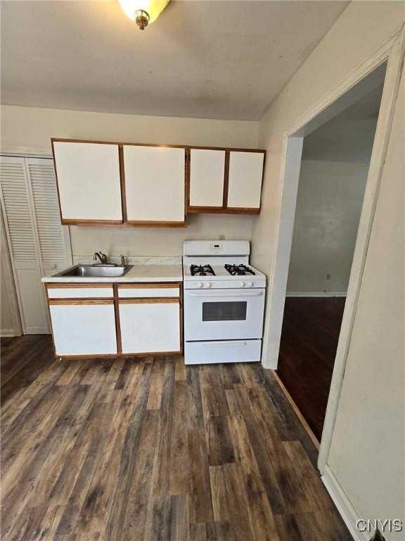 110 Frederick Dr - Photo 3 of 9