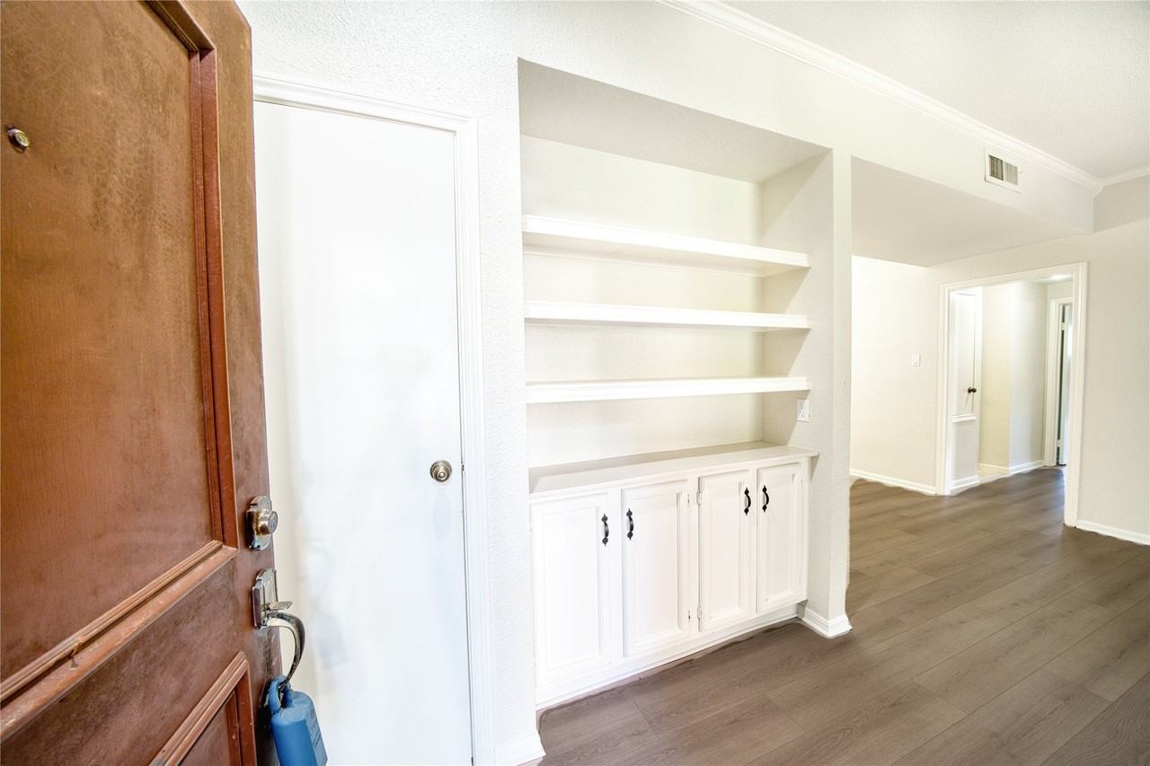 11711 Memorial Dr - Photo 3 of 37