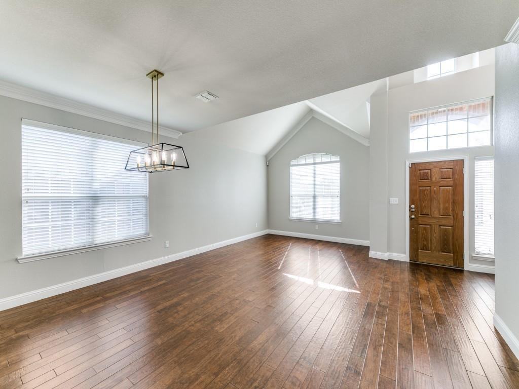 825 Dogwood Dr - Photo 3 of 13