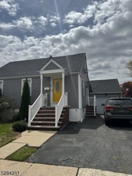 211 Bradford Ave - Photo 2 of 35