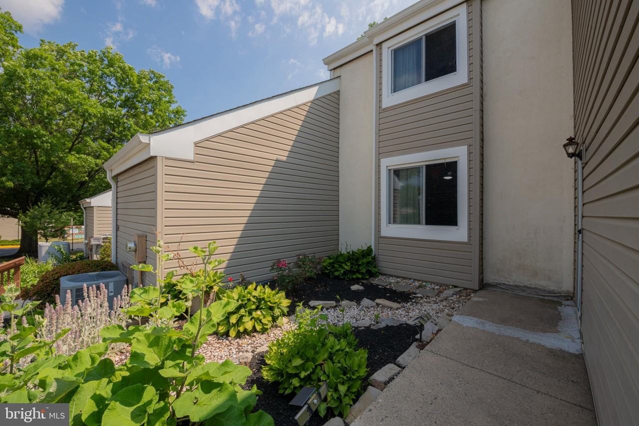 105 Roskeen Ct - Photo 2 of 23