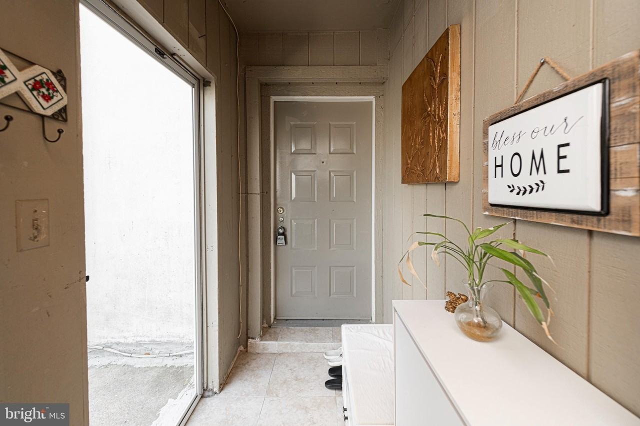 105 Roskeen Ct - Photo 4 of 23