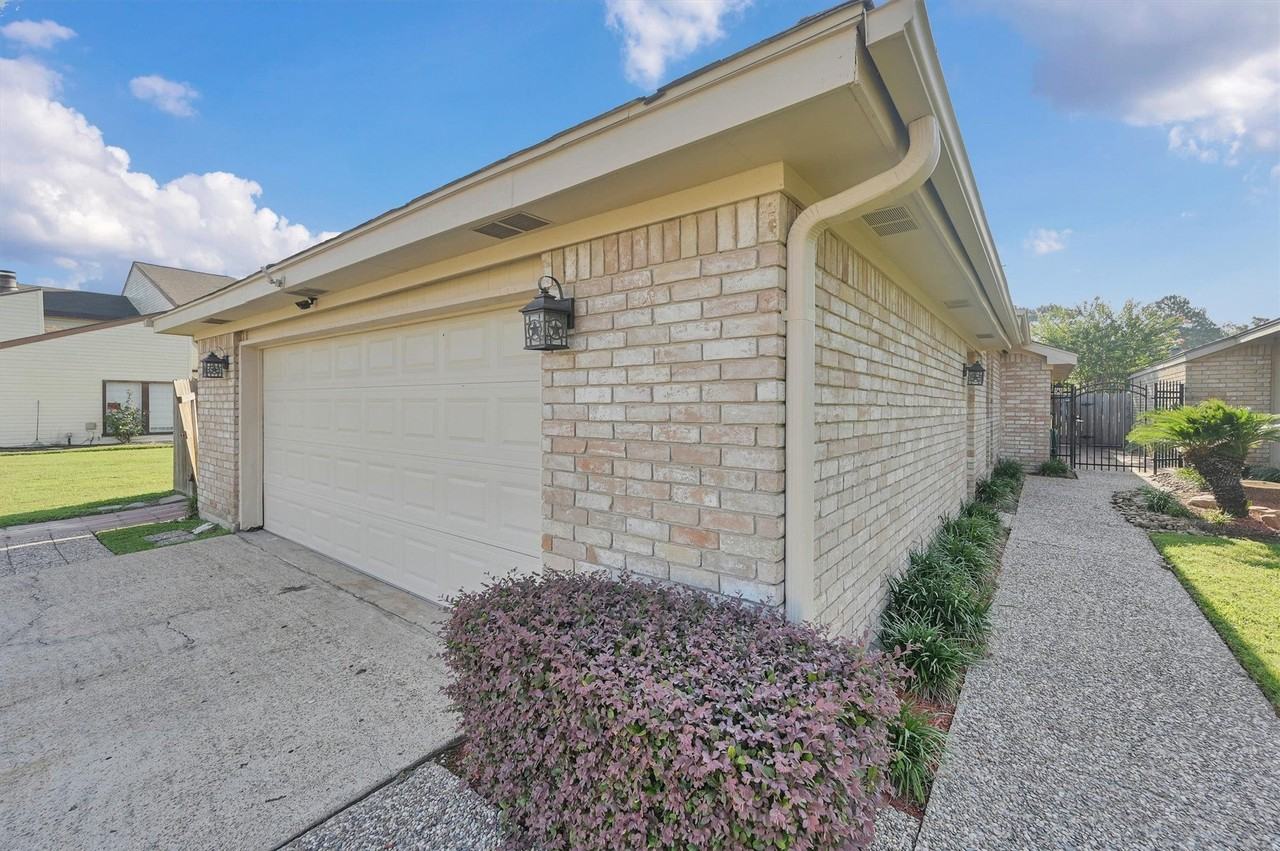 7750 Green Lawn Dr - Photo 2 of 36