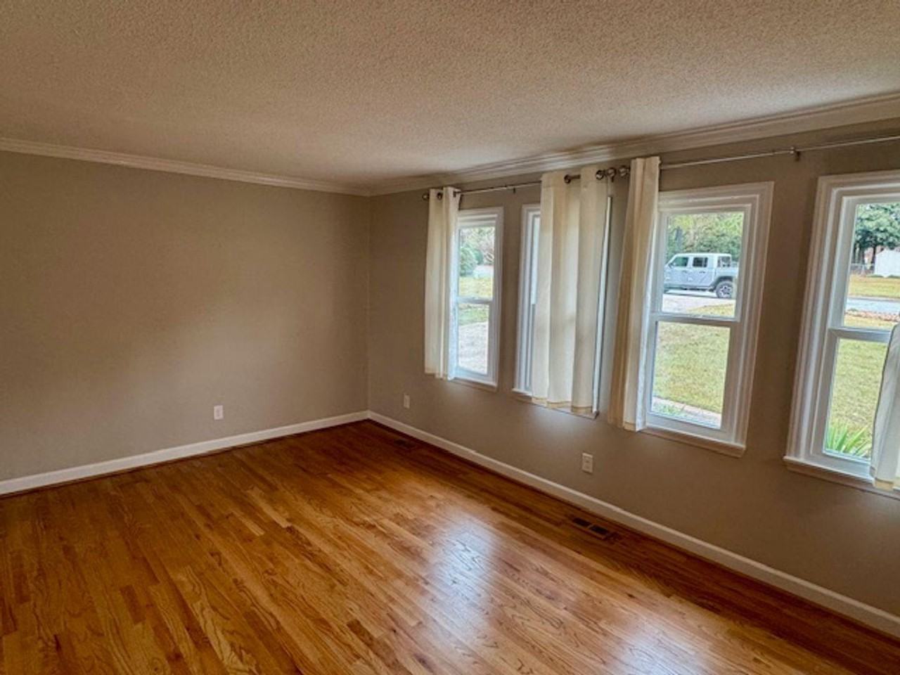 5708 Pheasant Ct - Photo 5 of 28