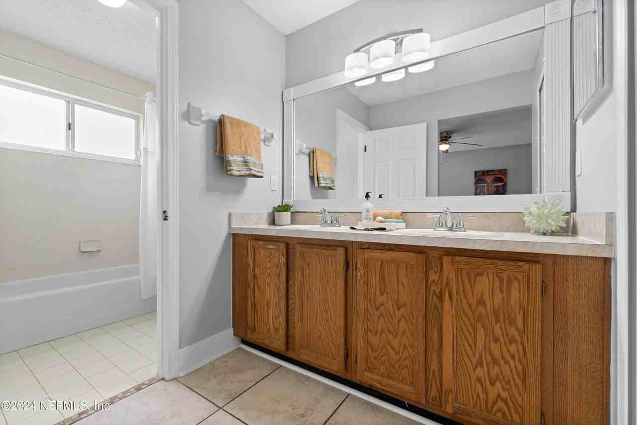 11674 Cherry Bark Dr E - Photo 3 of 7