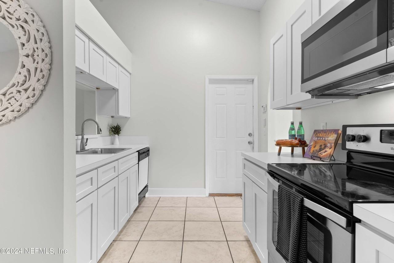 11674 Cherry Bark Dr E - Photo 5 of 7