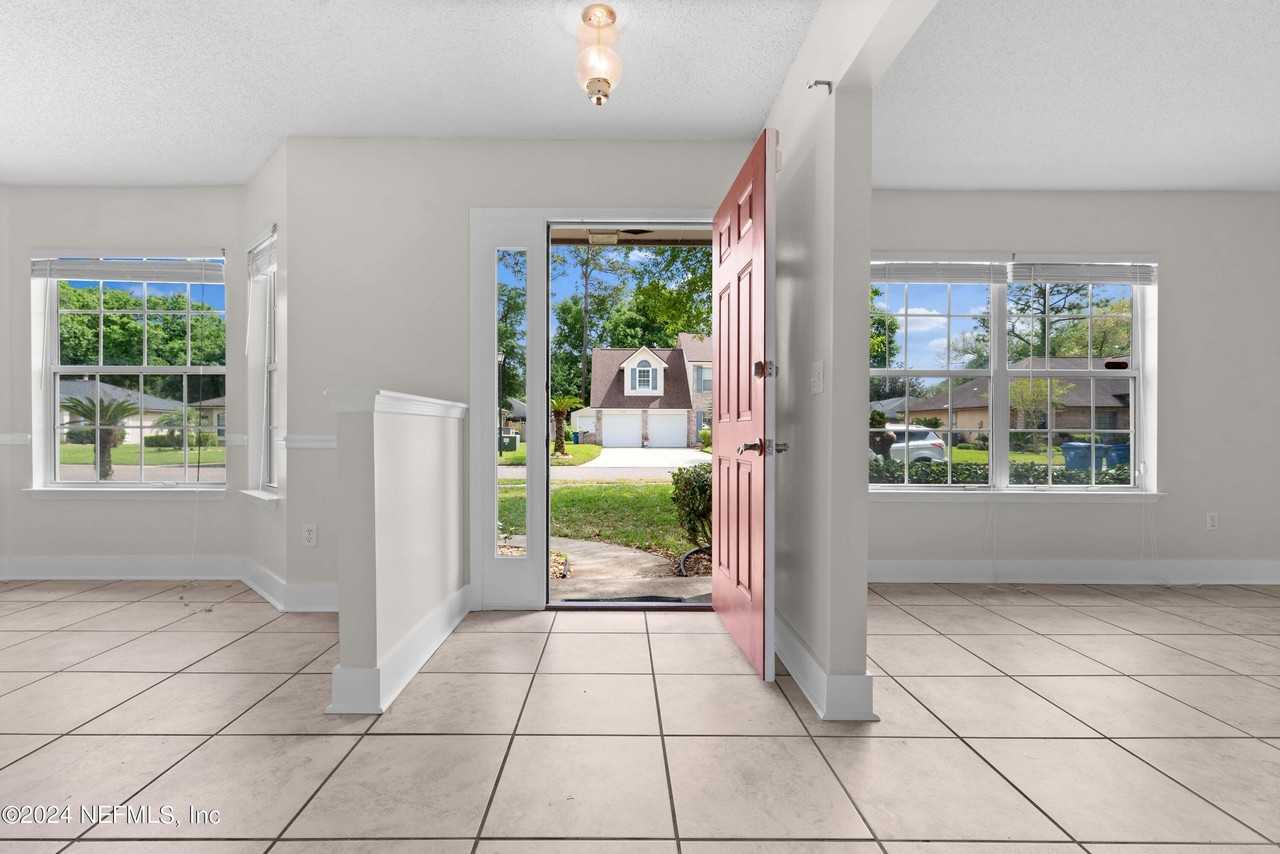 11674 Cherry Bark Dr E - Photo 6 of 7