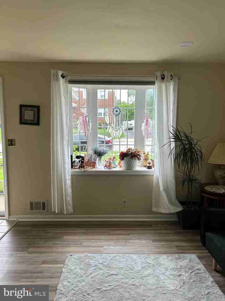 348 Elinor Ave - Photo 3 of 14