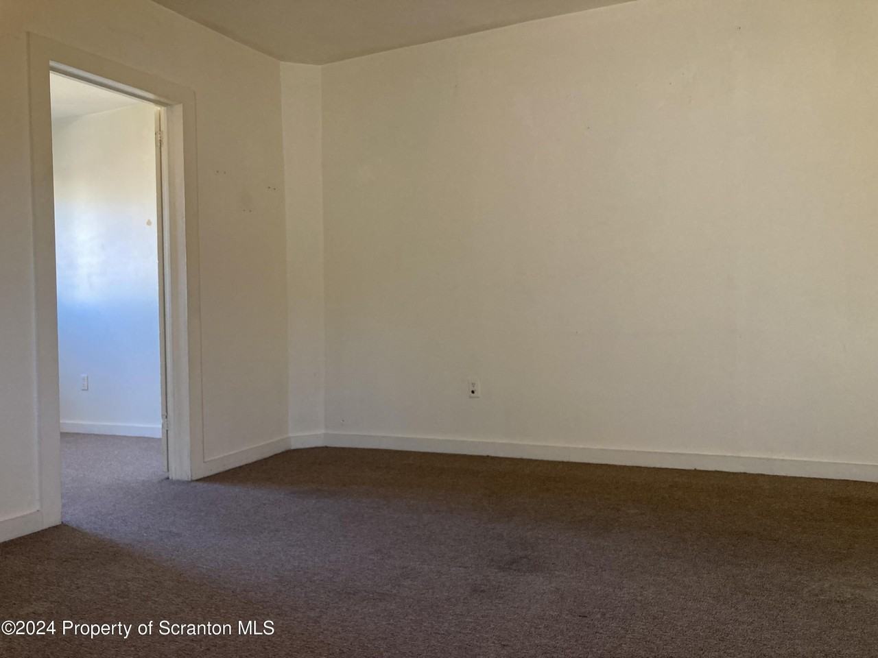 1209 Reynolds Ave - Photo 2 of 10