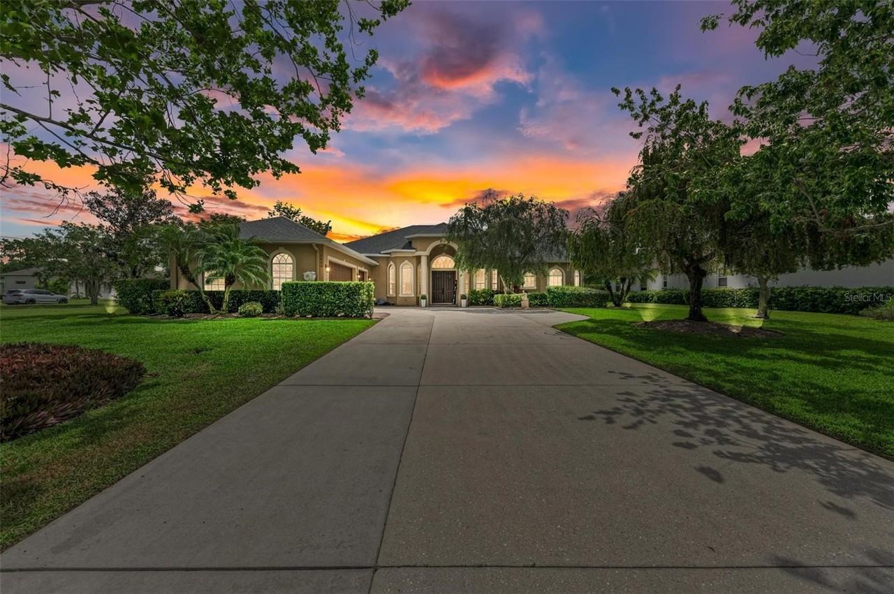 2410 Twin Rivers Trl - Photo 2 of 50