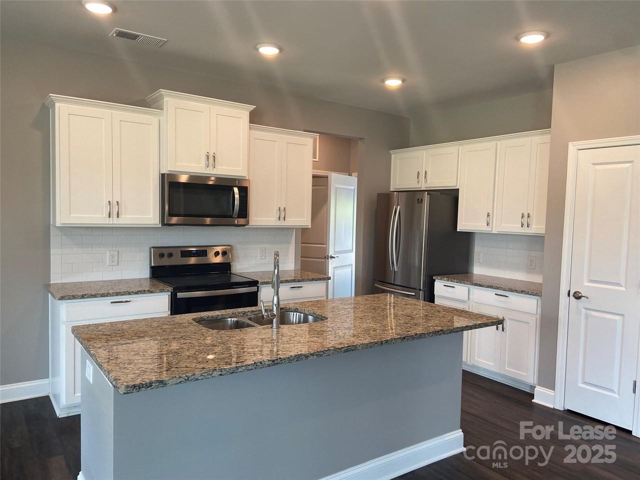 4610 Walking Path Dr - Photo 4 of 12