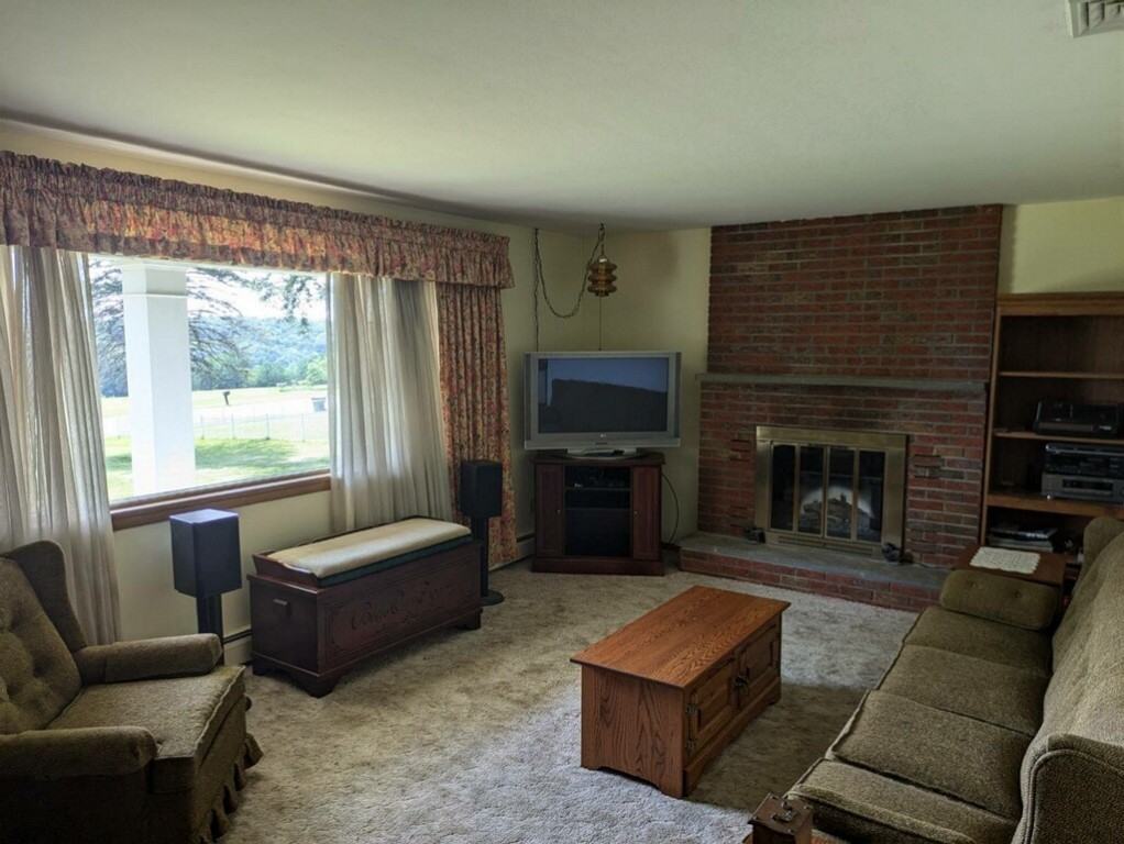 521 E Maine Rd - Photo 2 of 9