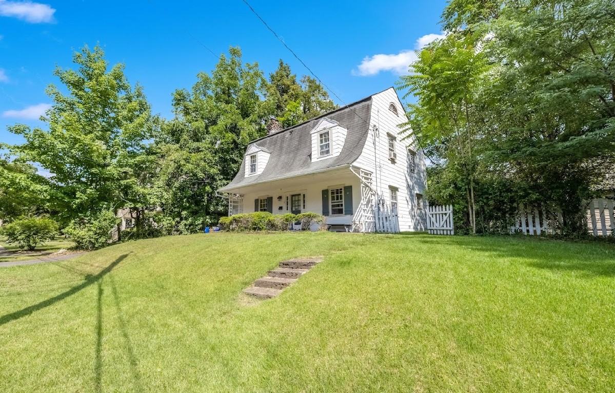 66 Gould Pl - Photo 2 of 25