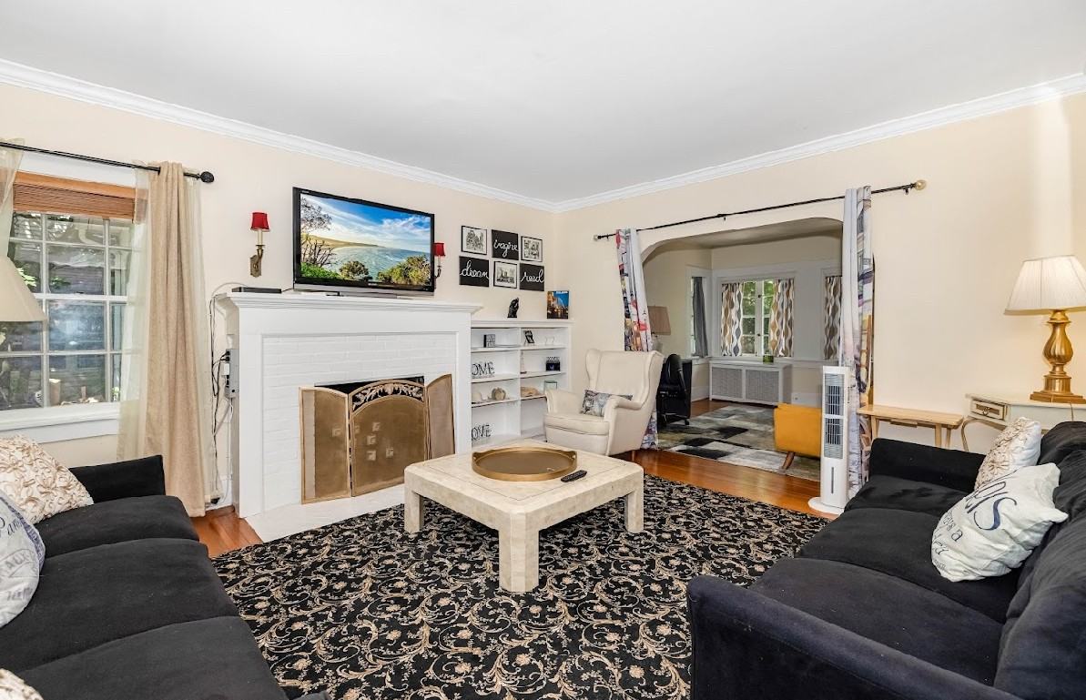 66 Gould Pl - Photo 3 of 25