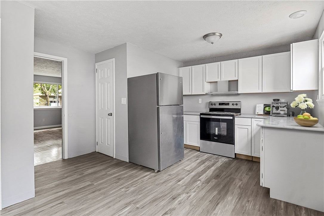 251 Baird St - Photo 5 of 10