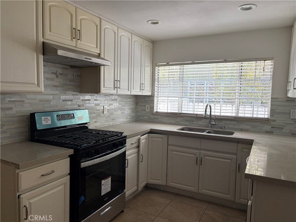 19113 Schoenborn St - Photo 3 of 12