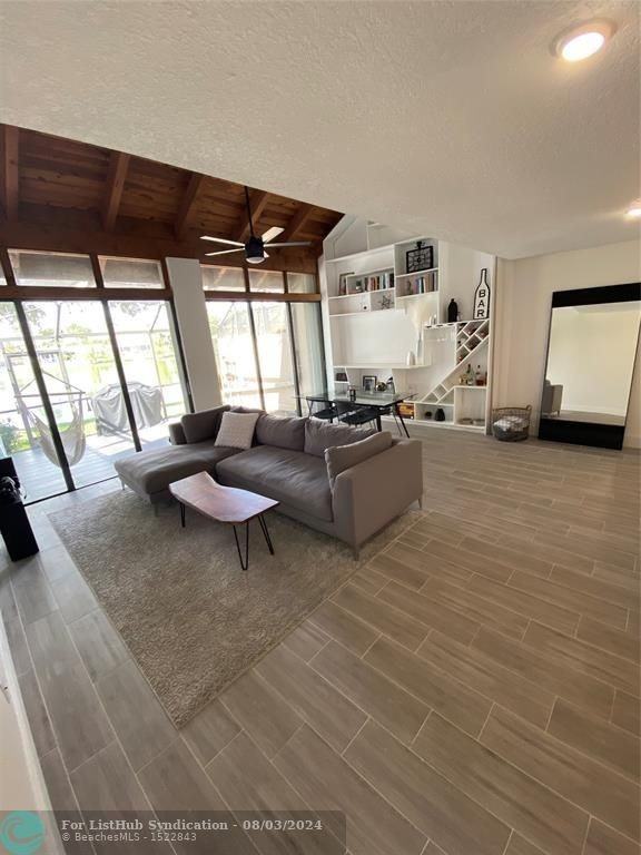 11011 N Lakeview Dr - Photo 2 of 8