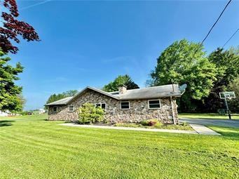 2566 Community Dr - Photo 2 of 13