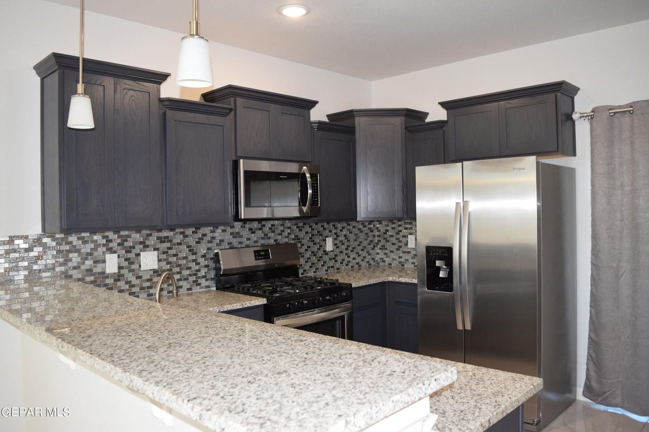 1103 Nickel Hill Ave - Photo 3 of 27