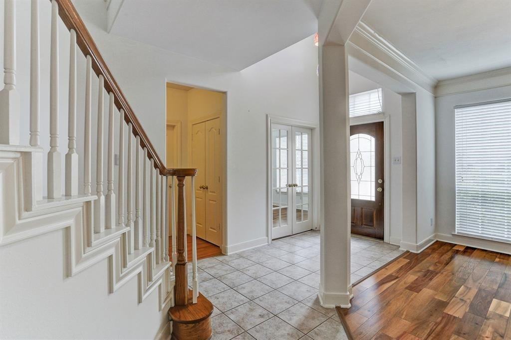 1620 Lakeside Enclave Dr - Photo 2 of 31