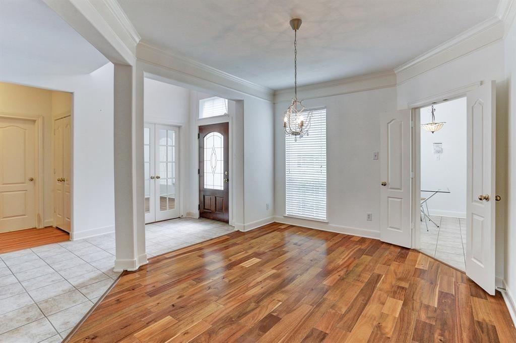 1620 Lakeside Enclave Dr - Photo 3 of 31