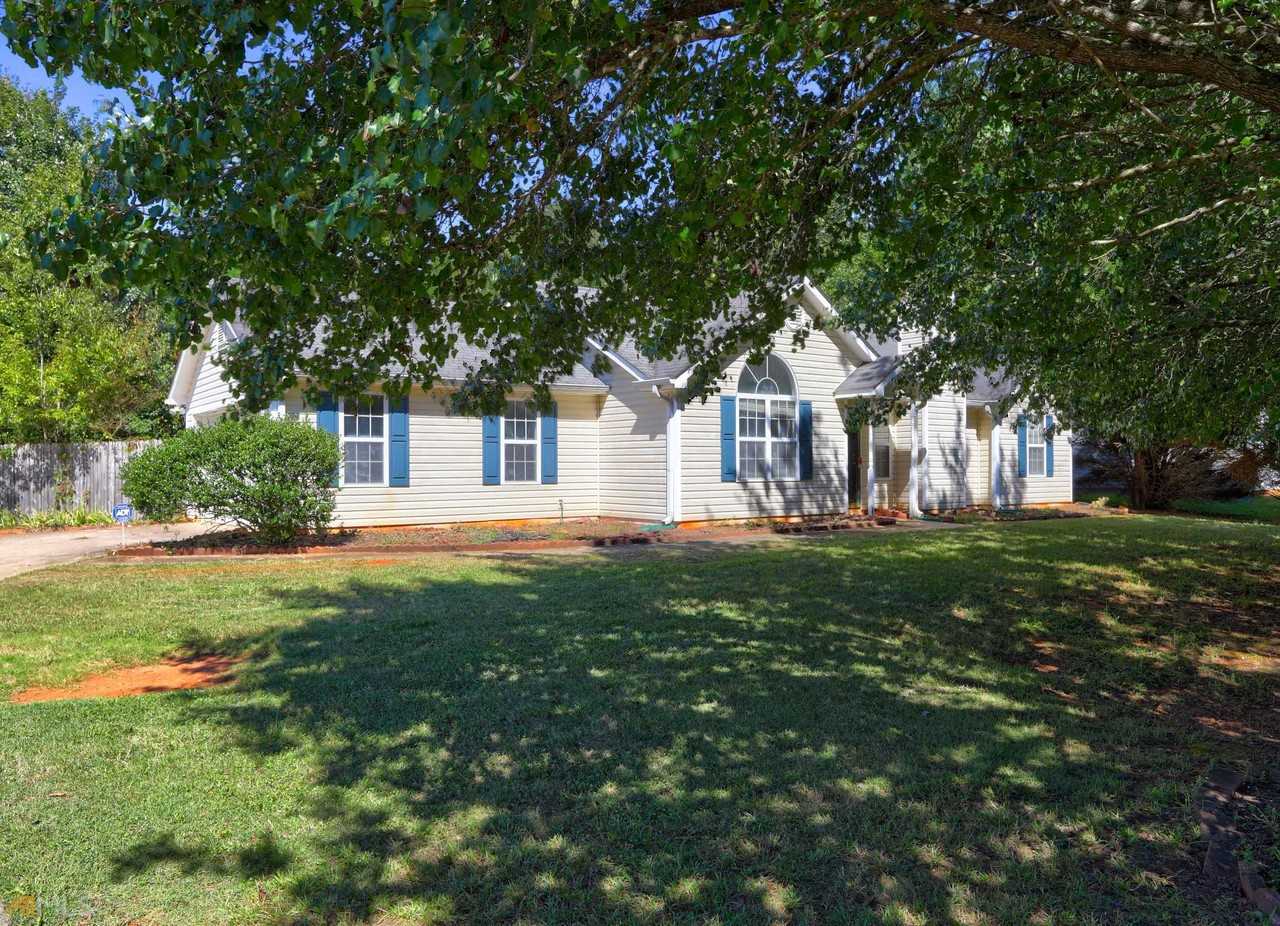 35 35 HEDGEROSE DR Hedgerose Dr - Photo 2 of 21