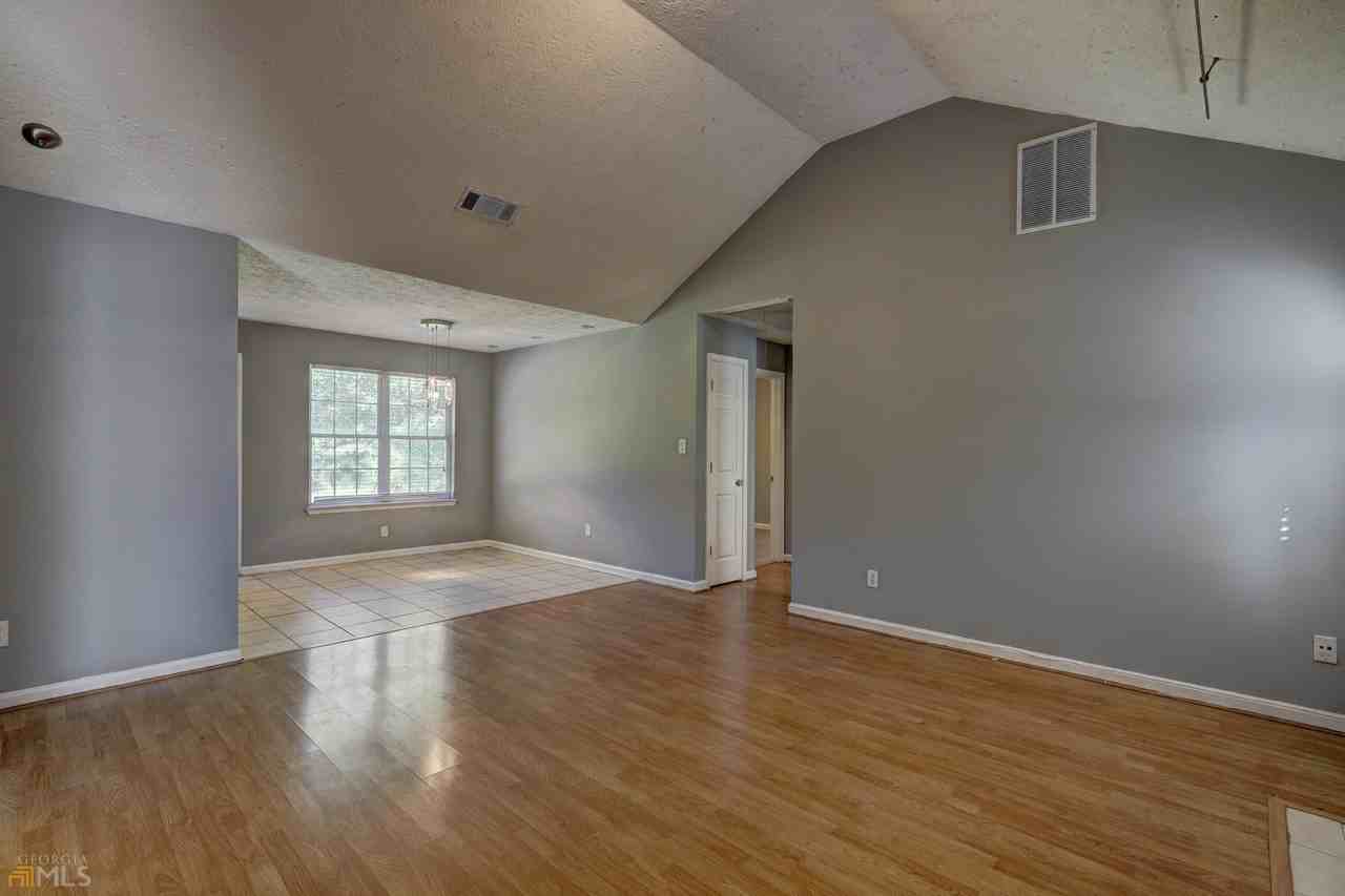 35 35 HEDGEROSE DR Hedgerose Dr - Photo 4 of 21