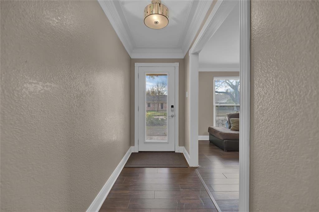 5902 Jim St - Photo 3 of 28