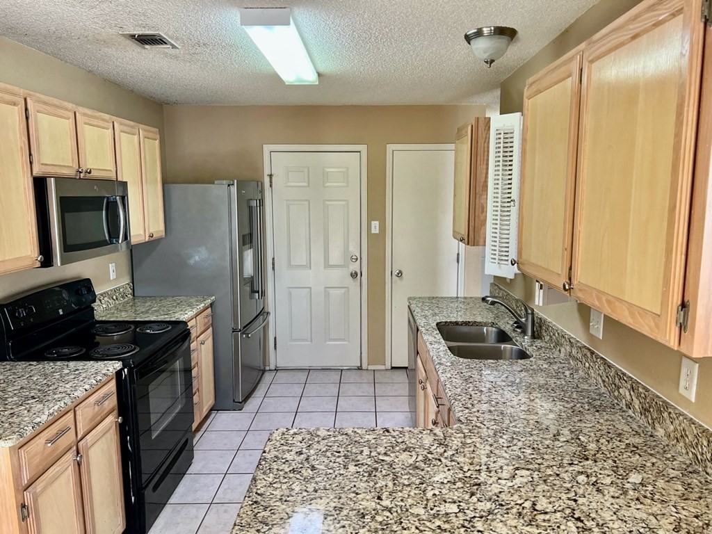 1203 Joseph Ln - Photo 3 of 11