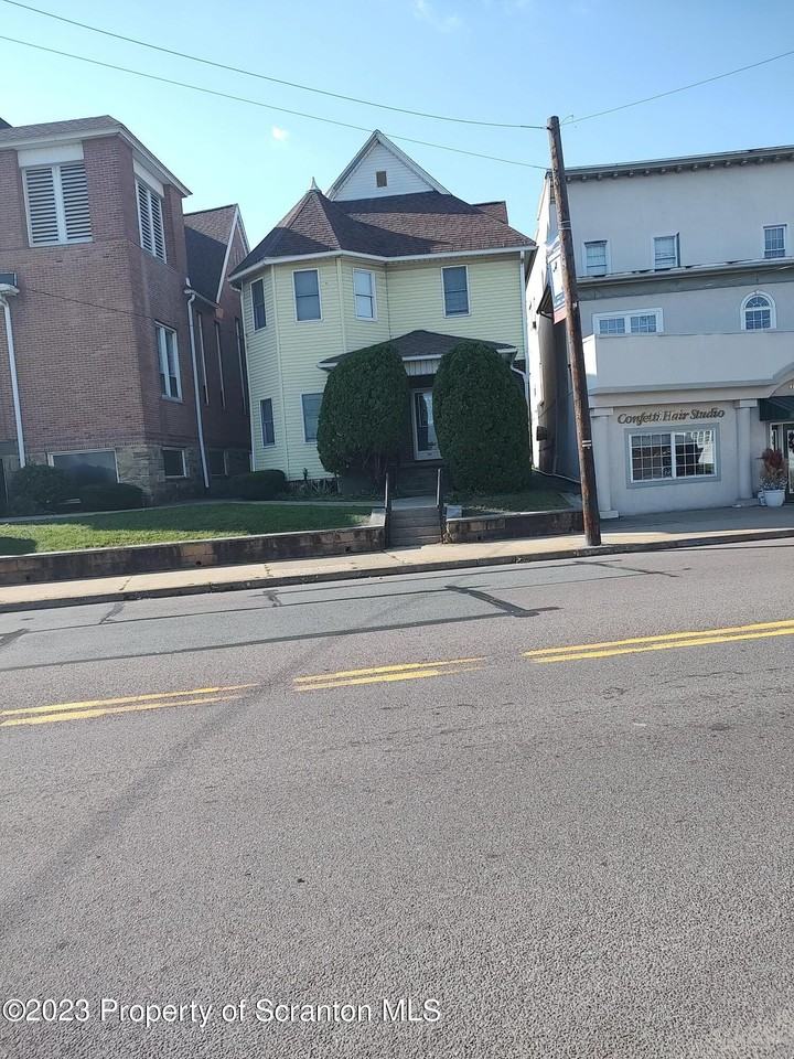 940 S Main St - Photo 3 of 33