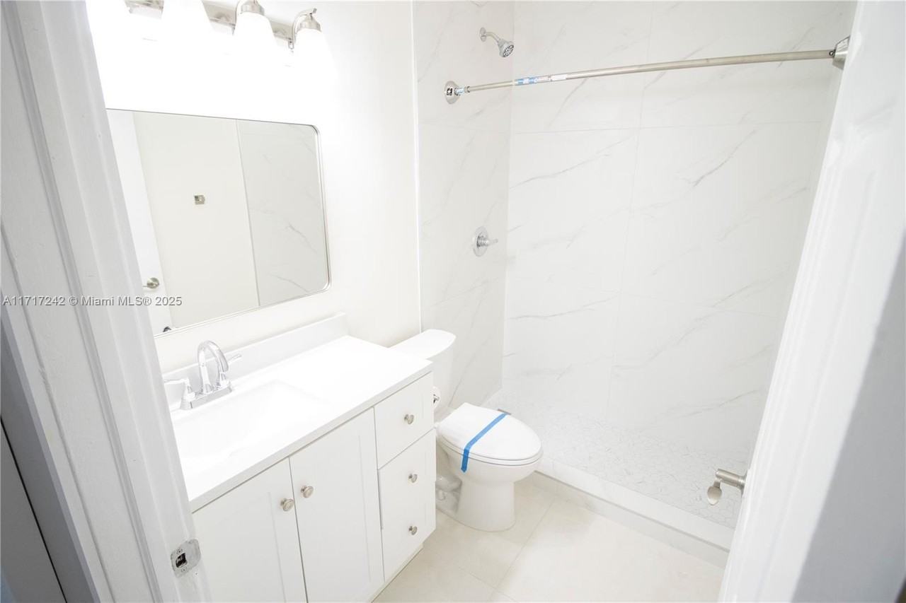 2855 Southwest 37th Court - Photo 6 of 7