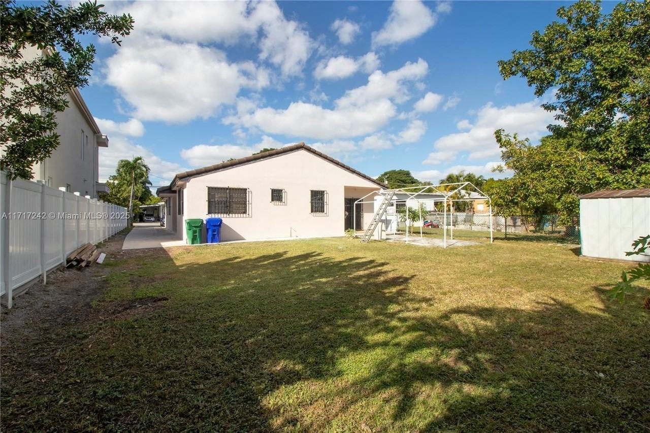 2855 Southwest 37th Court - Photo 7 of 7