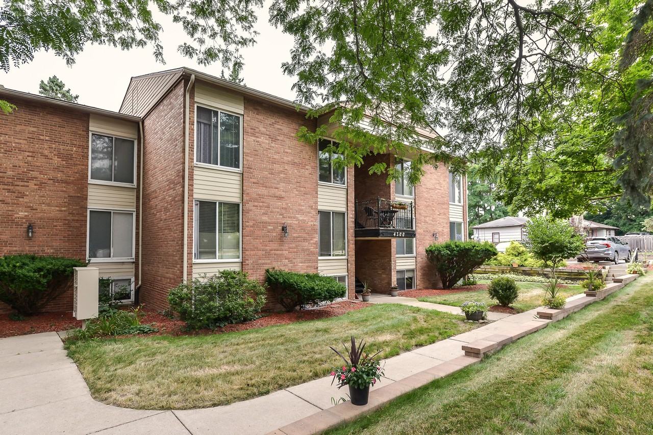 4200 Packard St Apt 4 - Photo 2 of 27