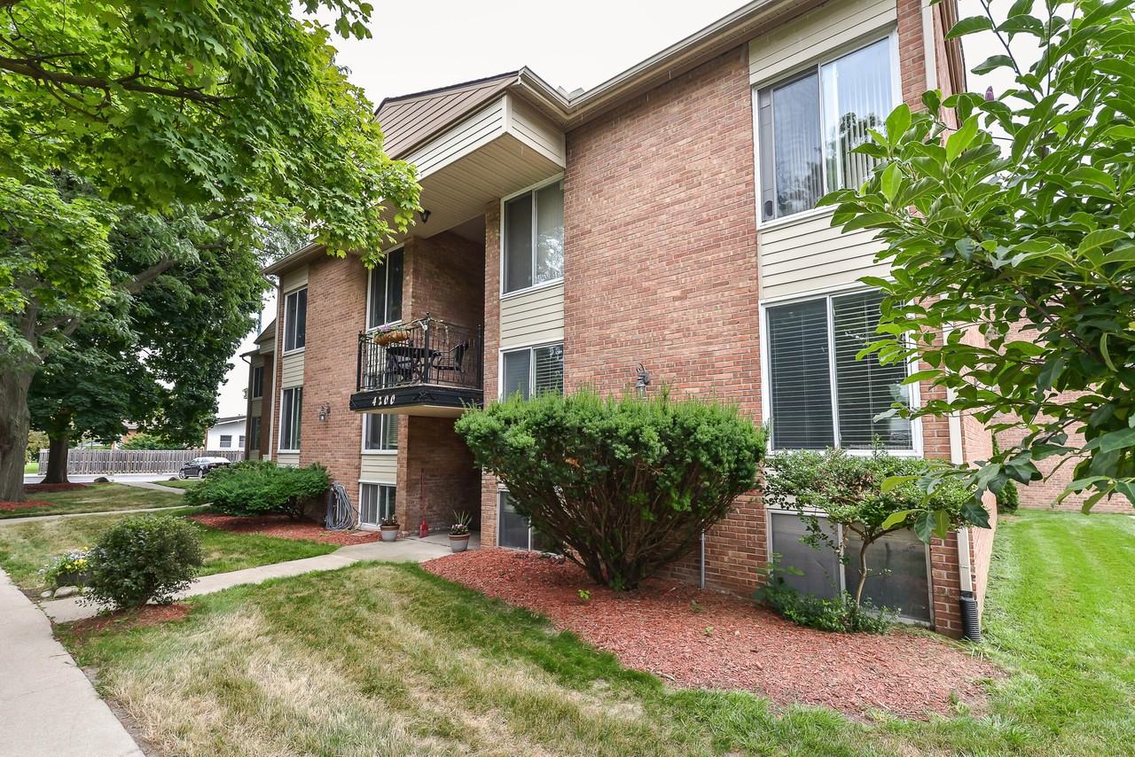 4200 Packard St Apt 4 - Photo 4 of 27