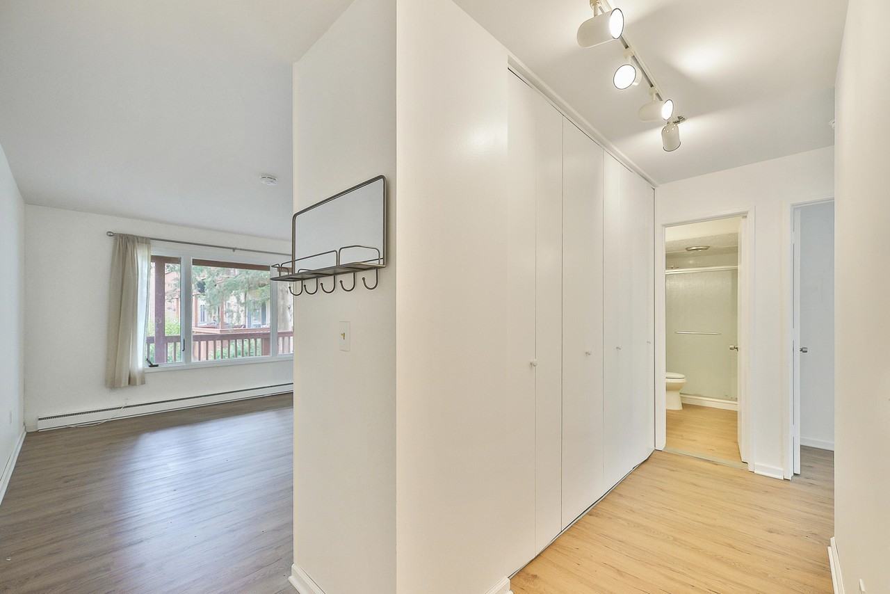 4200 Packard St Apt 4 - Photo 7 of 27