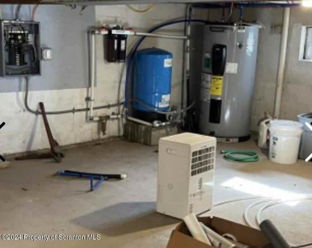 124 1st St - Photo 4 of 7