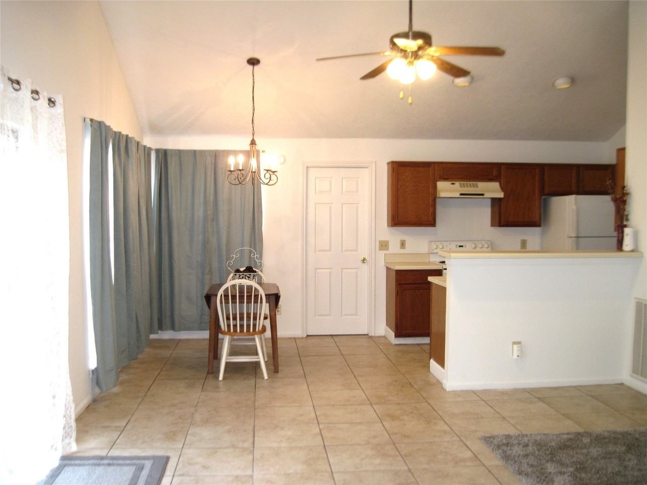 1331 Bonanza Rd - Photo 5 of 15