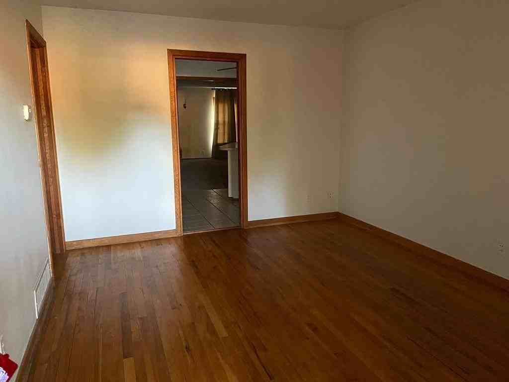 211 Laurel Dr - Photo 2 of 25