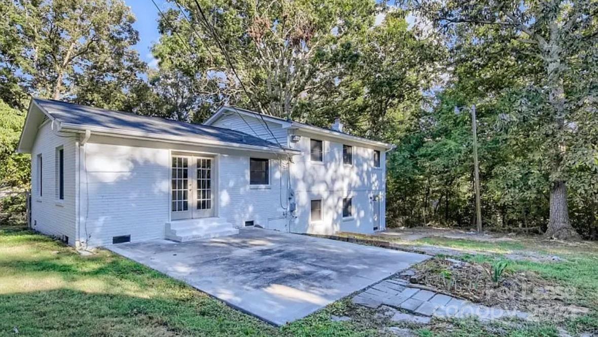 4915 Huntington Farm Rd - Photo 2 of 16