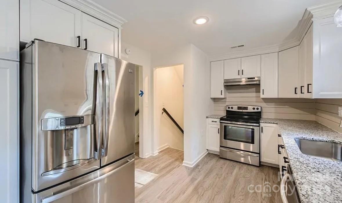 4915 Huntington Farm Rd - Photo 3 of 16